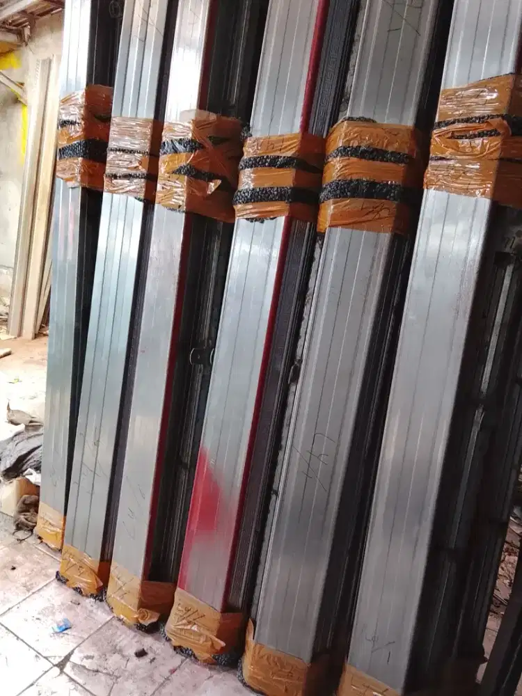 Rolling door folding gate