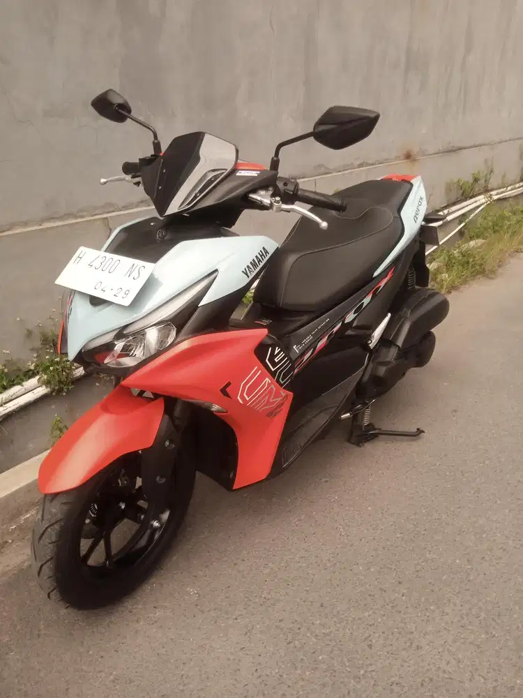 Yamaha AEROX 2024 biru orange