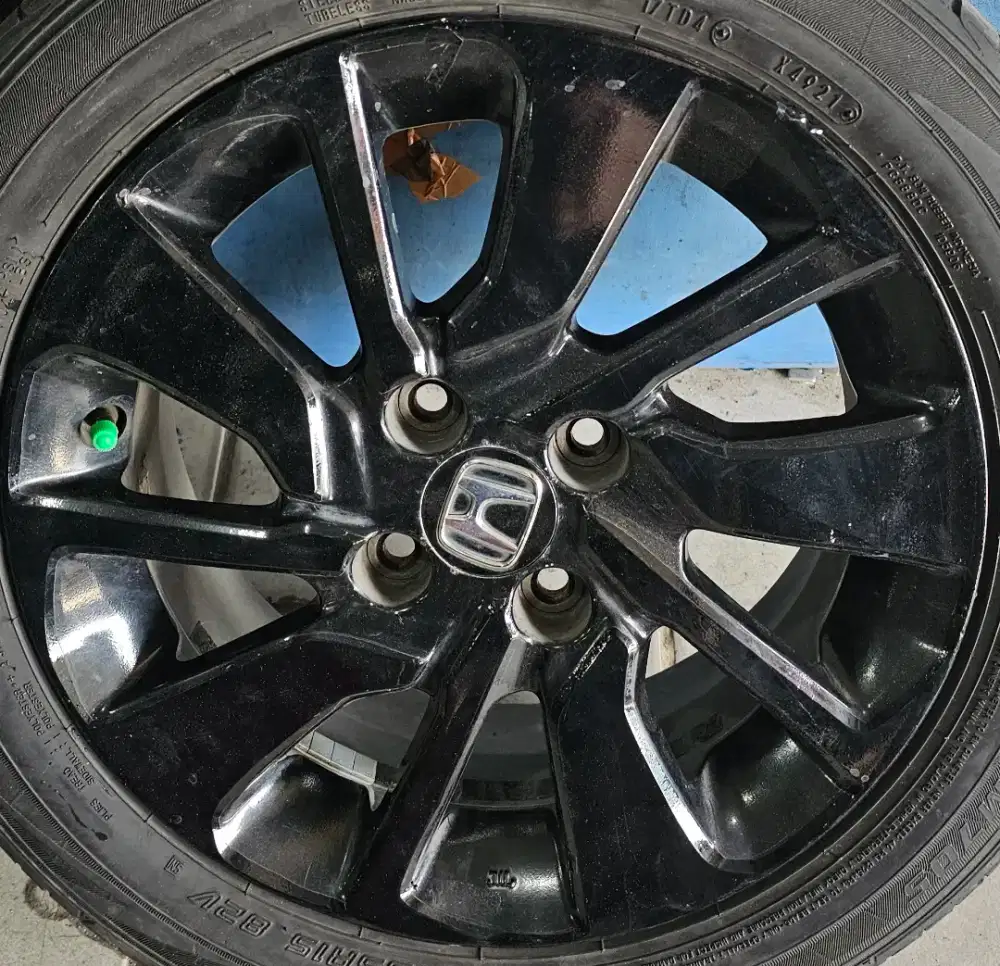 Velg OEM Original Honda Brio RS R15 PCD4x100 di stiker hitam.Velg 4pcs