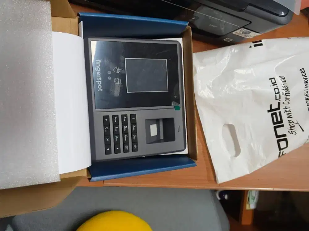 Mesin absensi fingerspot