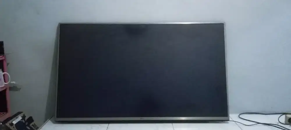 Tv Lg 49 in layar biru