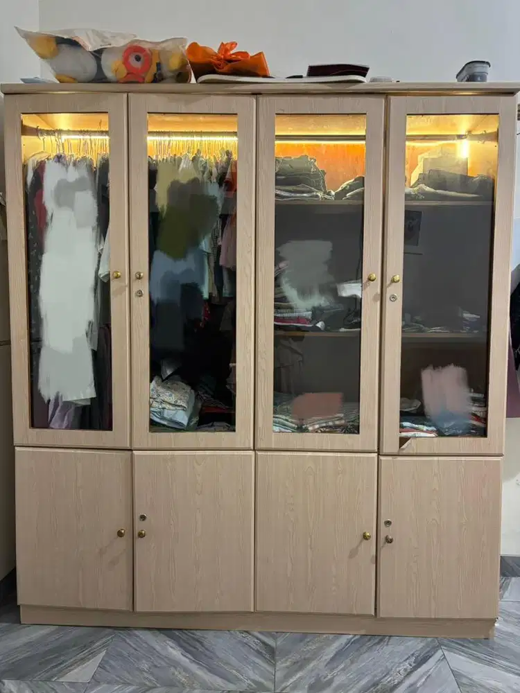 Lemari baju 4 pintu