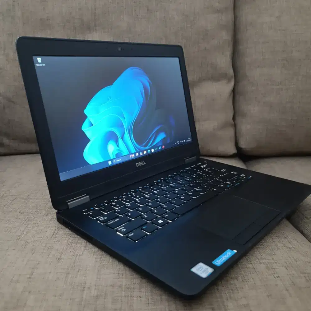Laptop Dell 7270 Core i5 ram 12gb ssd 512gb backlight keyboard mulus