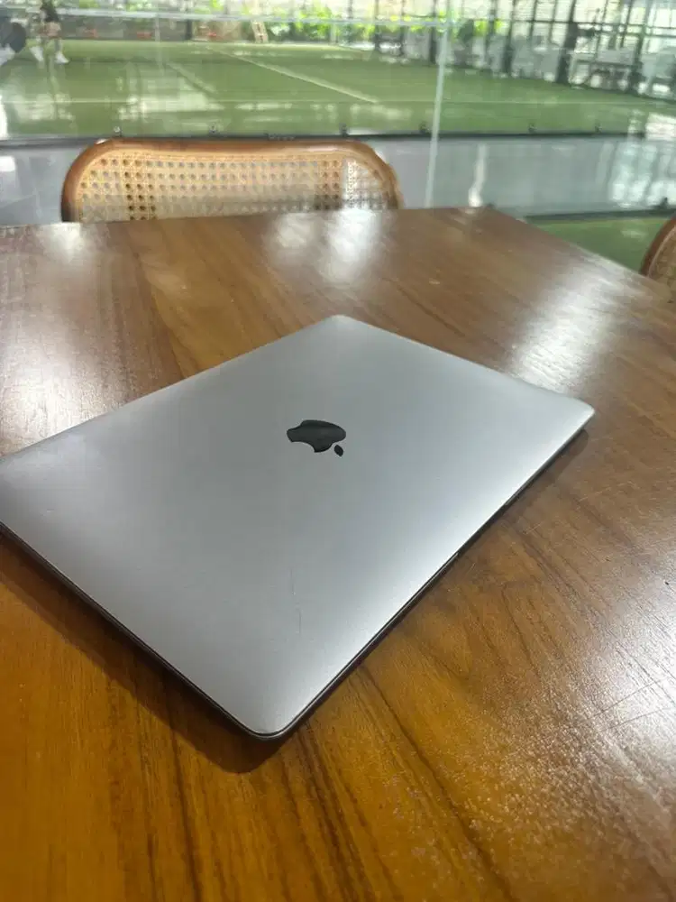 Jual Macbook air i5. Ex Ibox nota ada