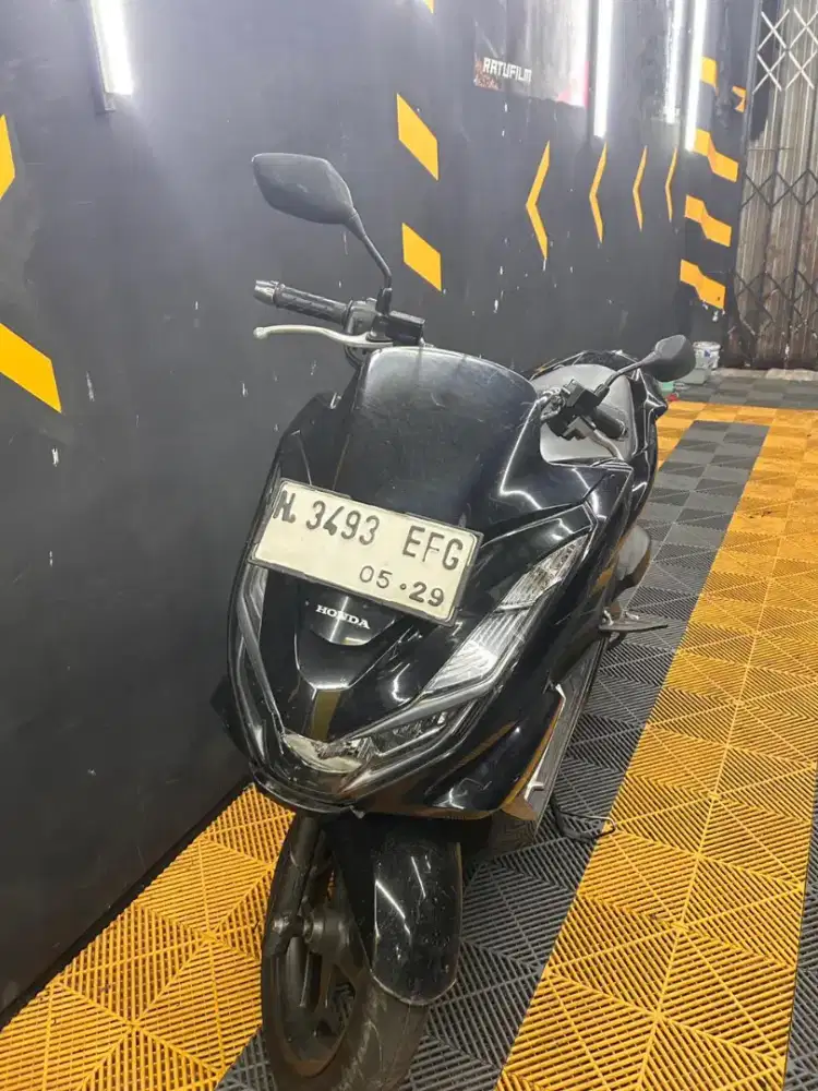 Honda PCX 2024 warna hitam