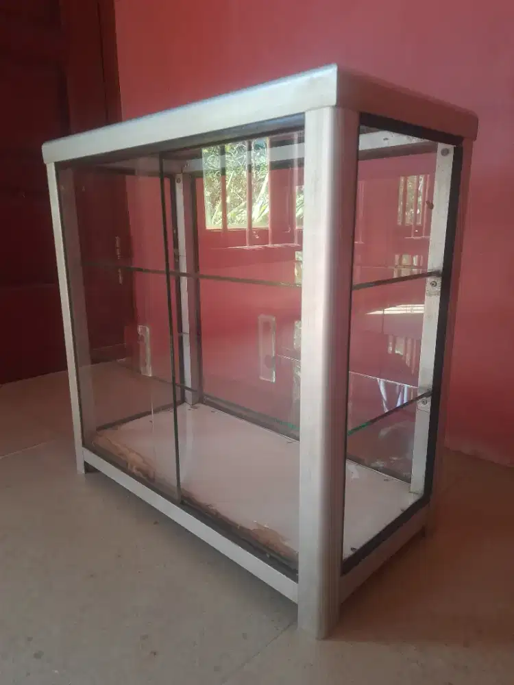 Etalase Ukuran 50x50 Cm
