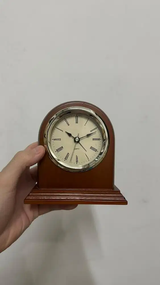 Jam Meja Quartz Wooden Case