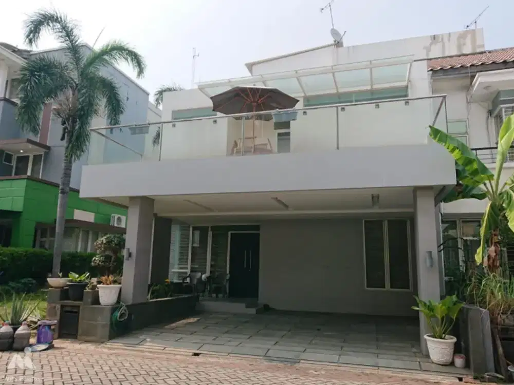 DIJUAL Rumah Grand Puri Grisenda PIK, uk. 8x16.5m2 Fully Furnished Bagus! (SIAP HUNI !)