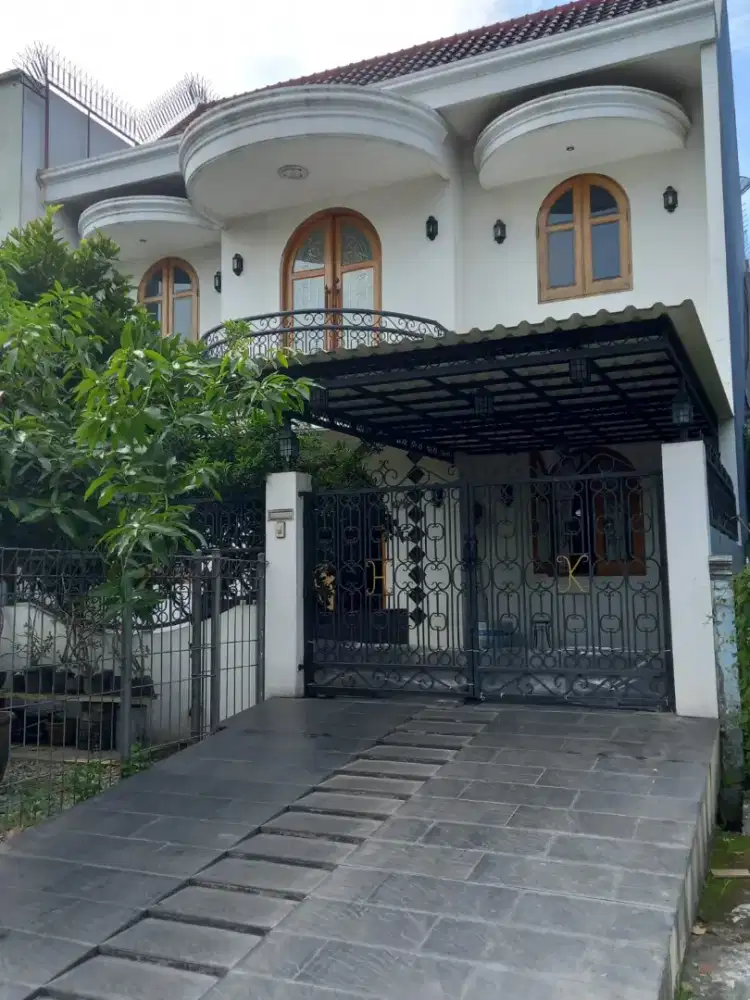 Di Jual Rumah 2 lantai lokasi strategis di Karawaci