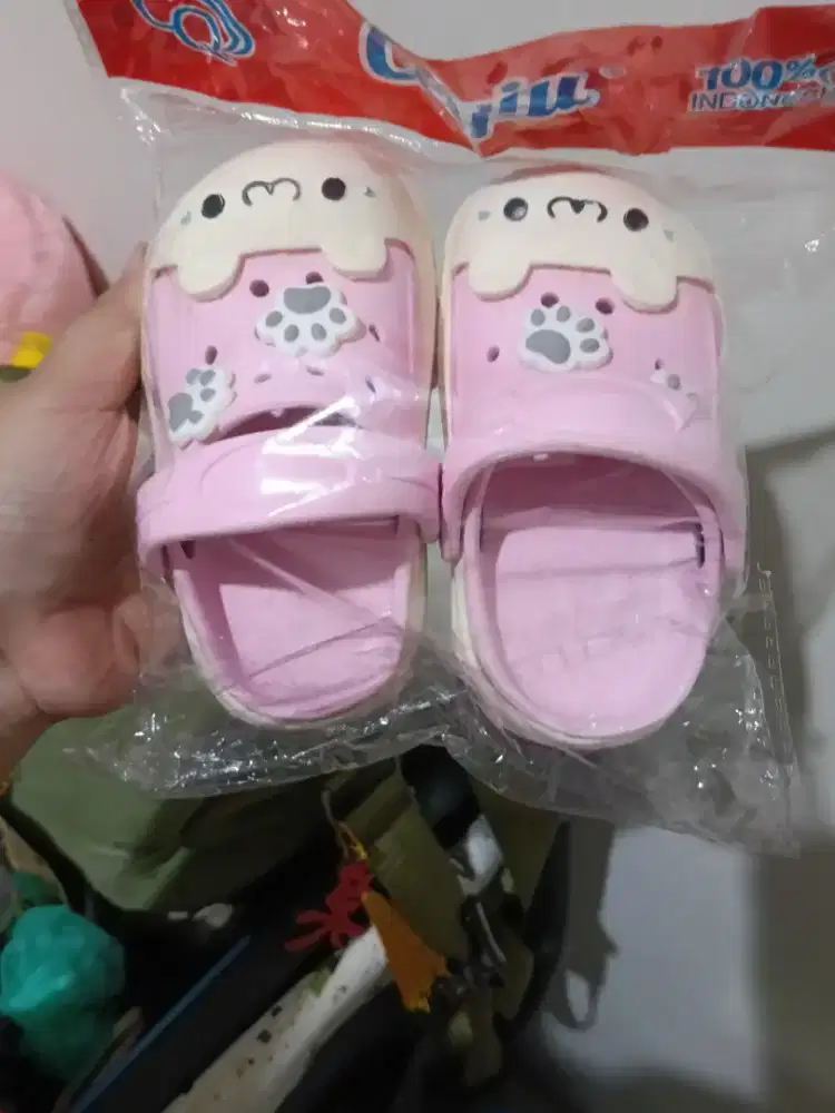 Sepatu anak uk 21