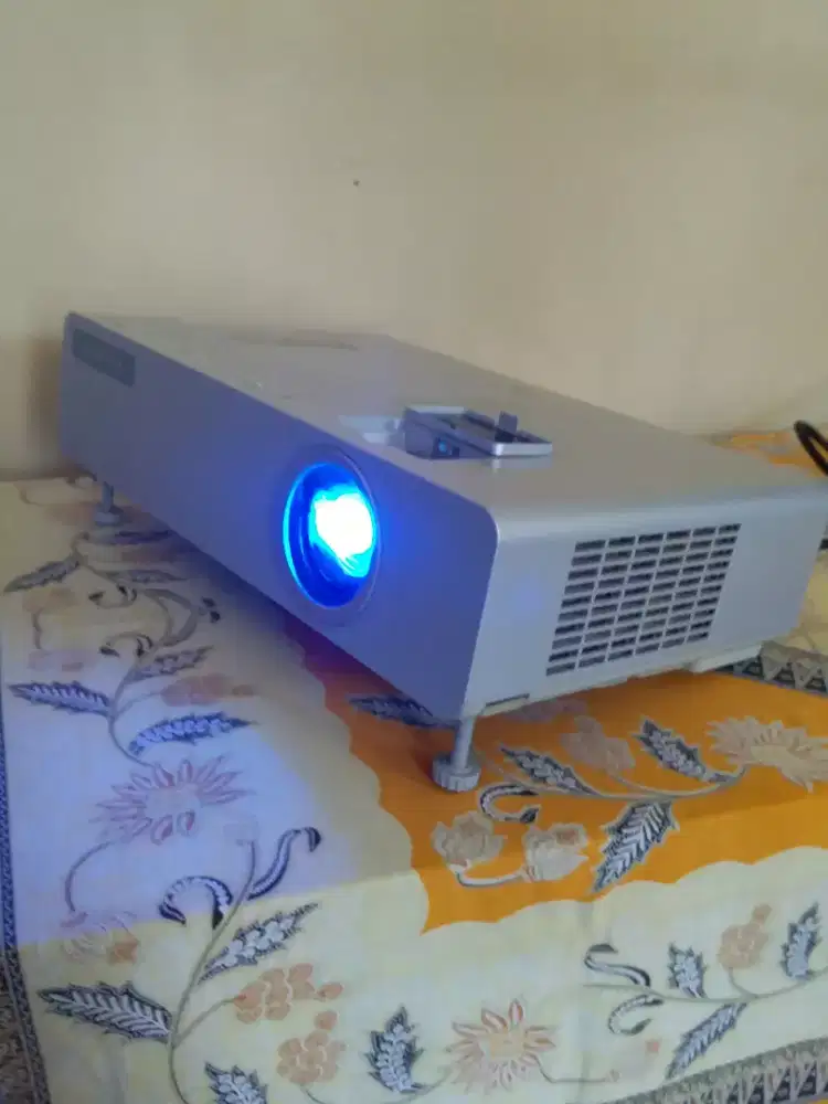 Proyektor Panasonic PT LB90NT MINUS WARNA