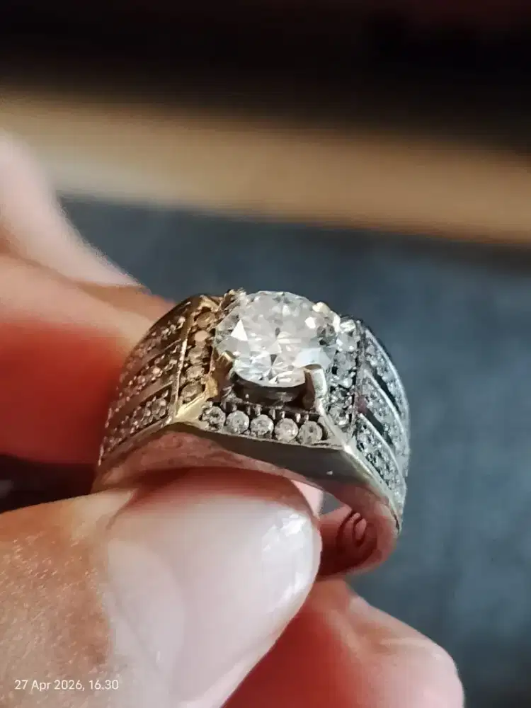 Moissanite Kantoran