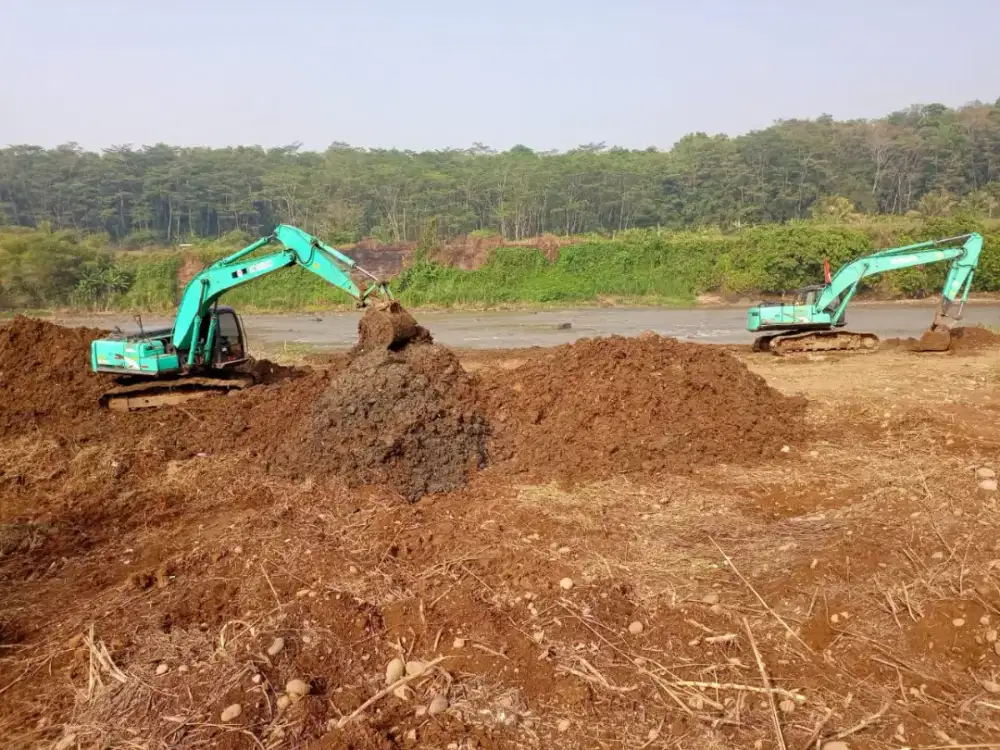 Bongkar bangunan cor pondasi hotmix turap