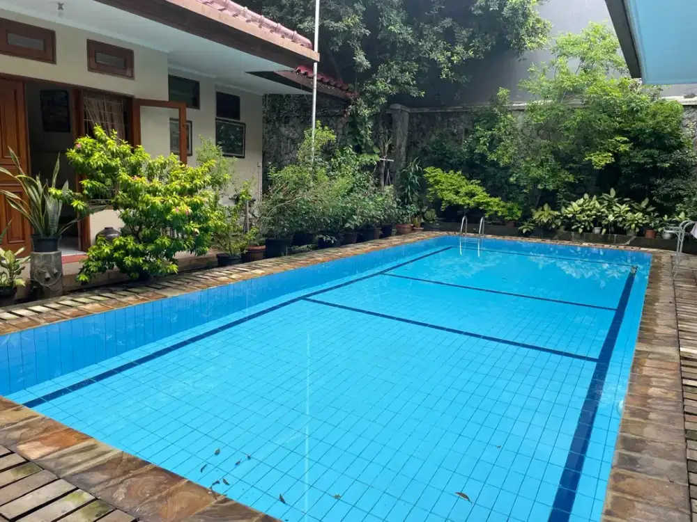 Rumah Klasik Nan Asri dengan Swimming Pool di Ampera/Kemang Jaksel