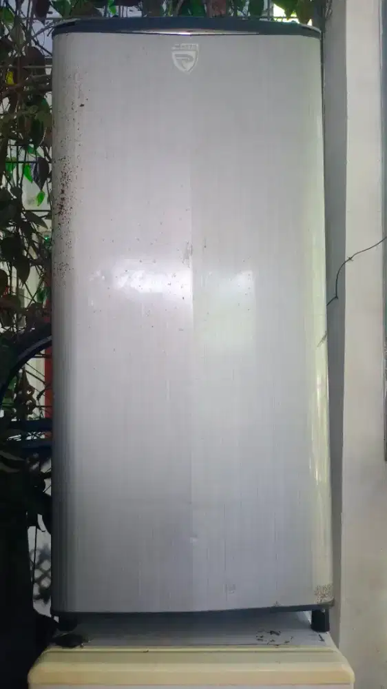 Kulkas Sanyo dingin beku normal