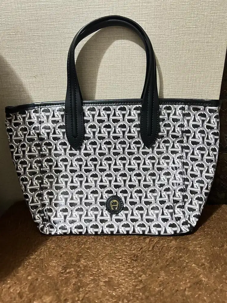 Tote Bag Hitam Putih