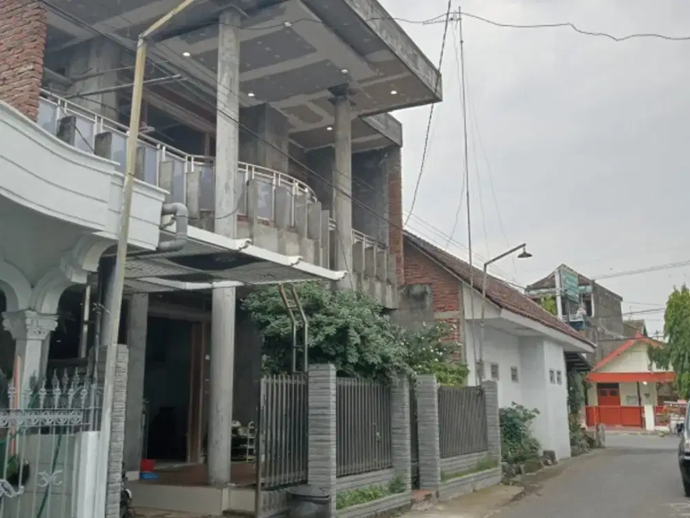 jual rumah    50 M k pasar Ngoro    cocok untuk  stock barang