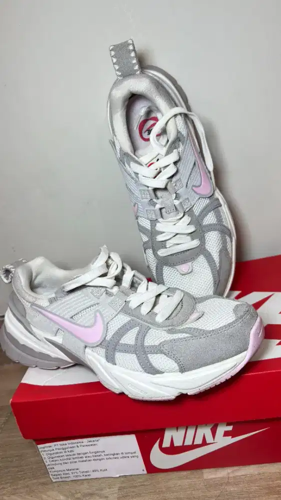 Di jual Sepatu Nike V2K Run