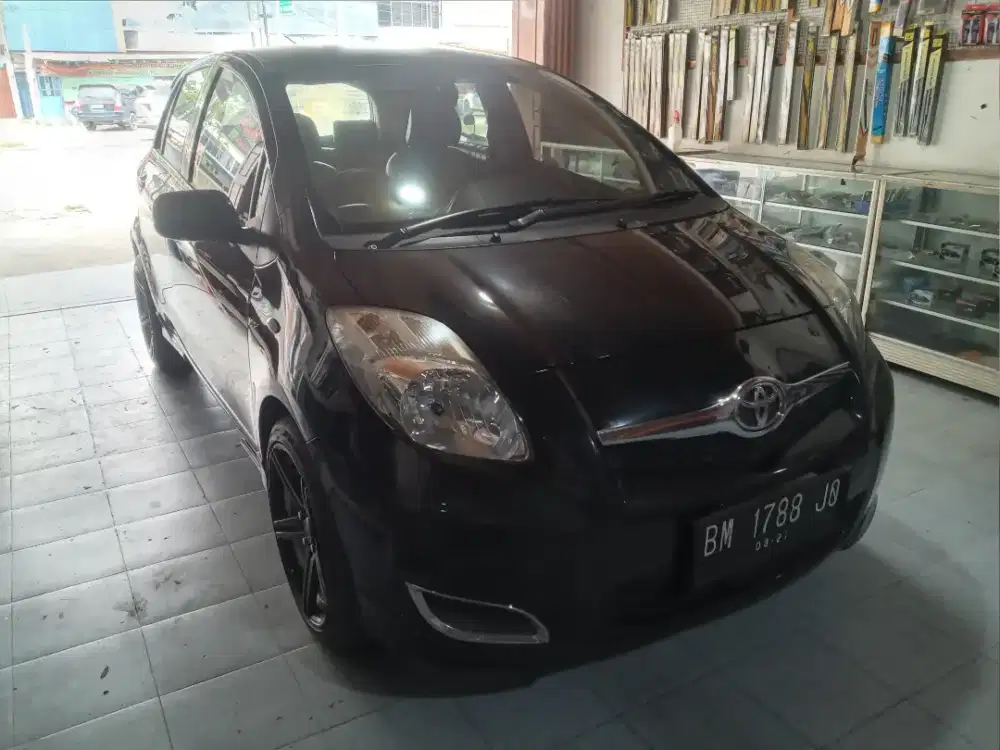 Toyota yaris E MT 2012