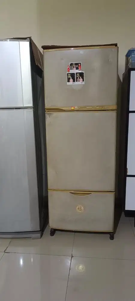 Kulkas Besar Bekas