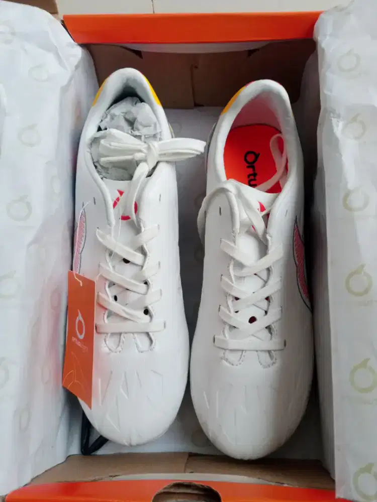 Ortuseight Sepatu Bola Children Catalyst liberte V4 FG CH White Ortred