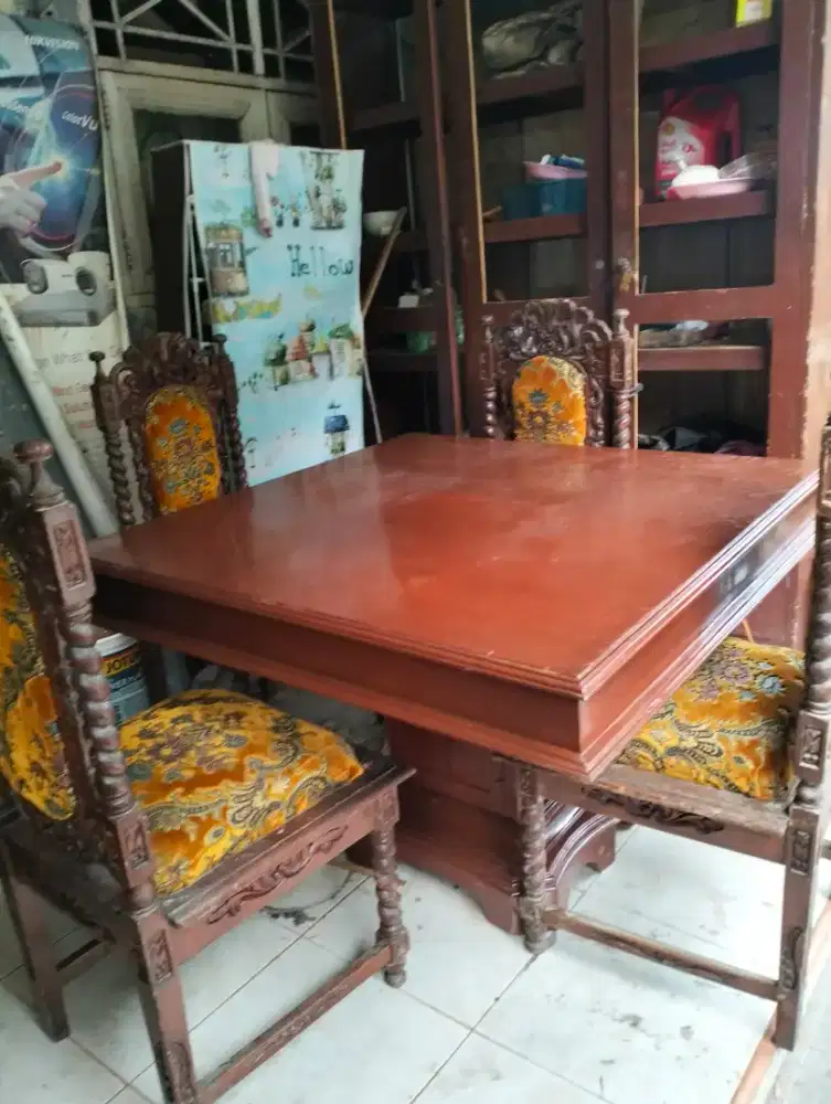 meja makan 4 kursi siap pakai diplitur lg, meja dilengkapi kaca