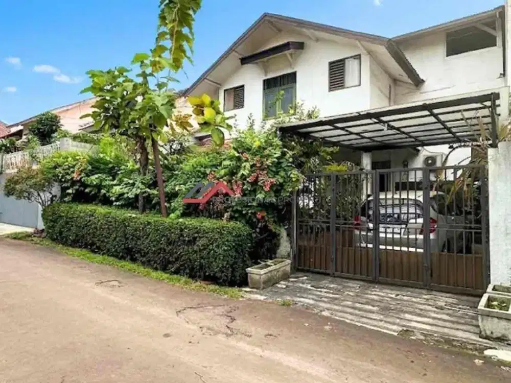 Rumah Lama Terawat Dalam Komplek