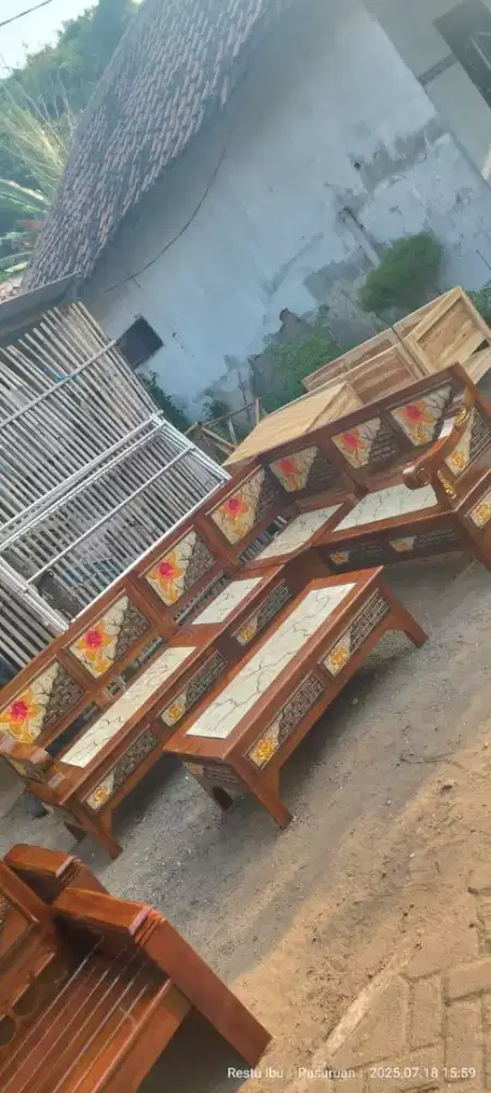 Kursi sudut kayu motif marmer