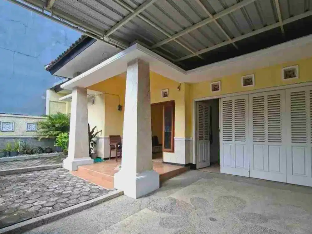 rumah strategis di jl bunga bunga daerah dewandaru suhat dekat kampus UB Brawijaya, bagus buat hunian atau direnov jadi kos elite