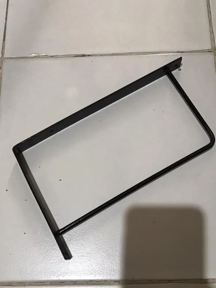 Siku Besi Rak Dinding