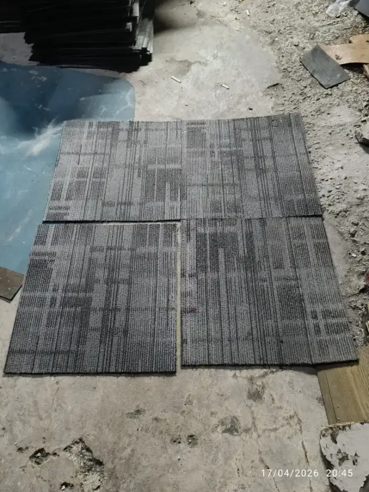 Karpet tile berbagaii ukuran bekas Berkualitas