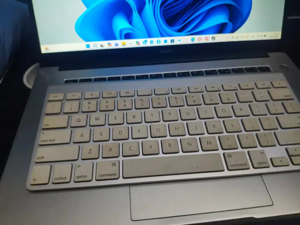 Apple magic keyboard generasi 1