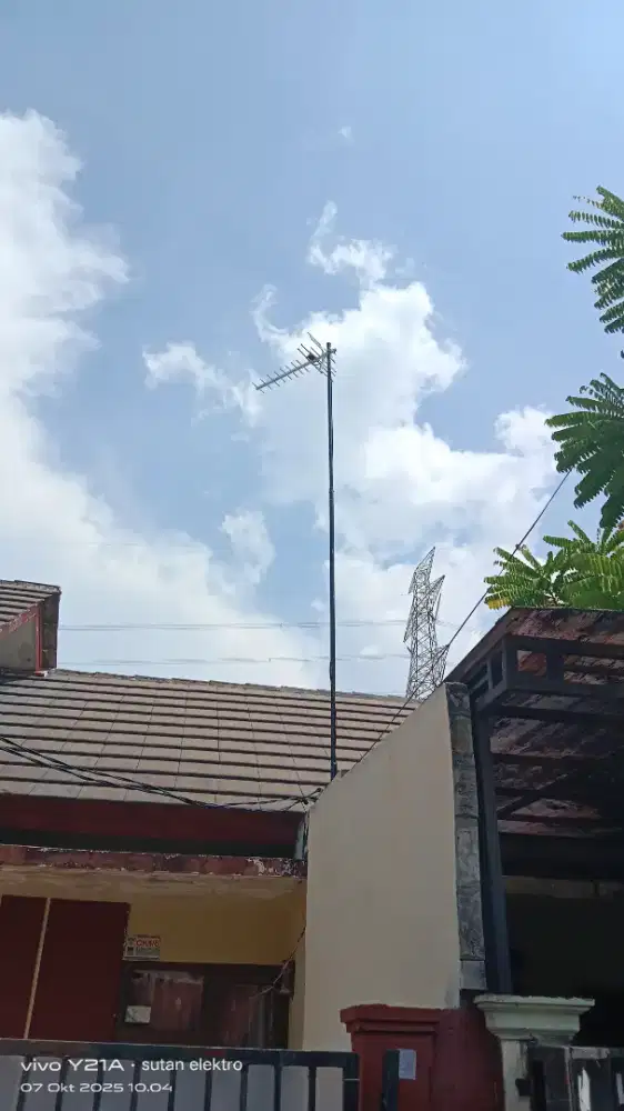 Tekhnisi ahli pemasangan Antenna tv digital
