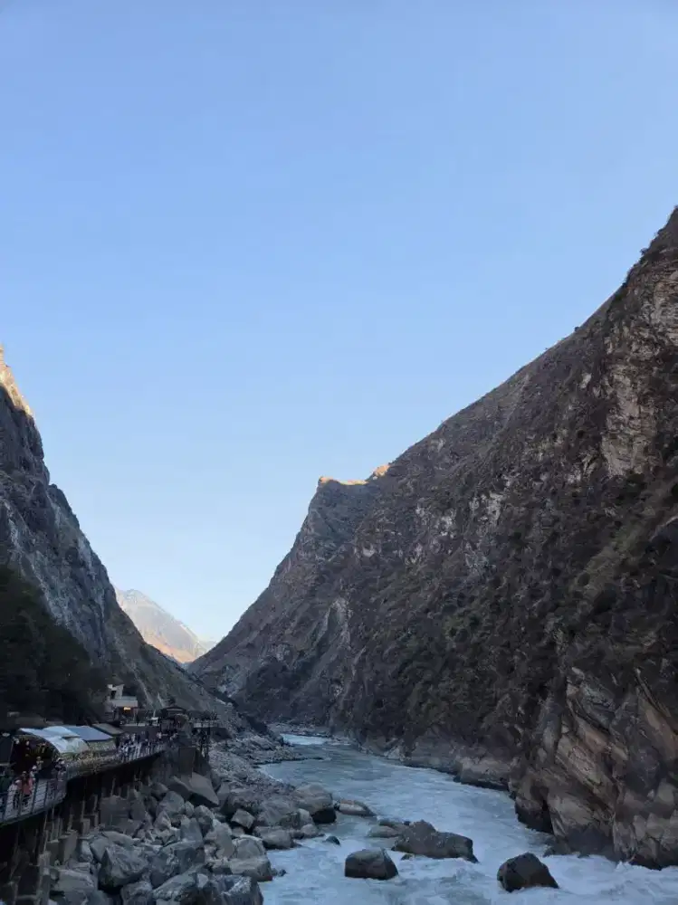 Dibutuhkan helper gudang,sales,tech