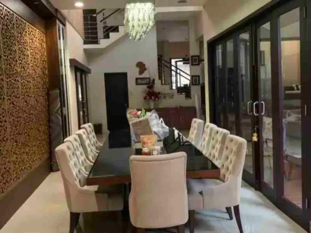 rumah mewah 2 lt di jalan raya dewandaru suhat bagus buat rumah huni atau kantor dekat kampus UB Brawijaya bonus furniture