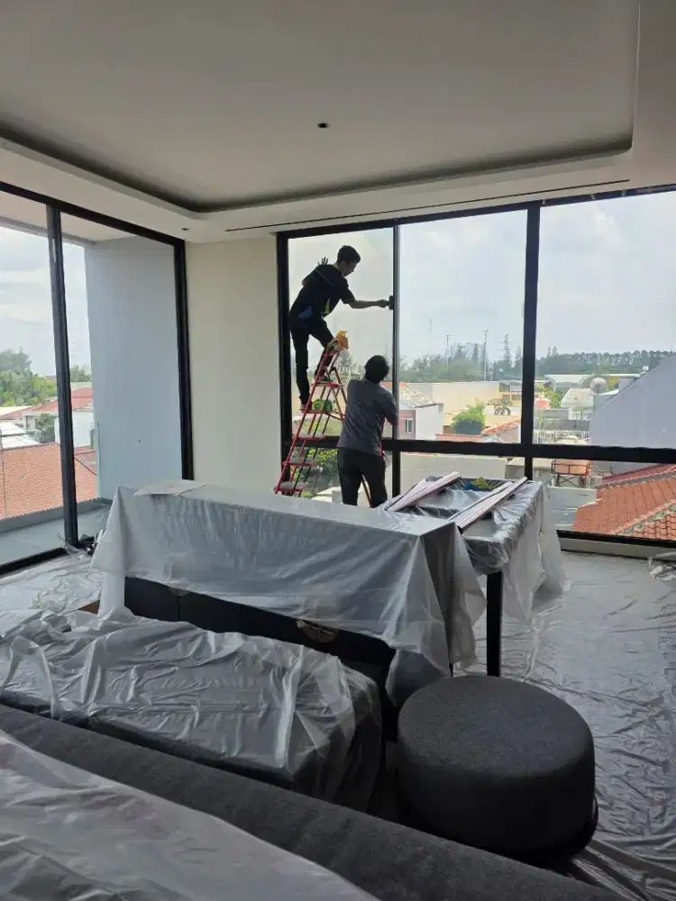 Teknisi pasang kaca film dan pasang aksesoris mobil