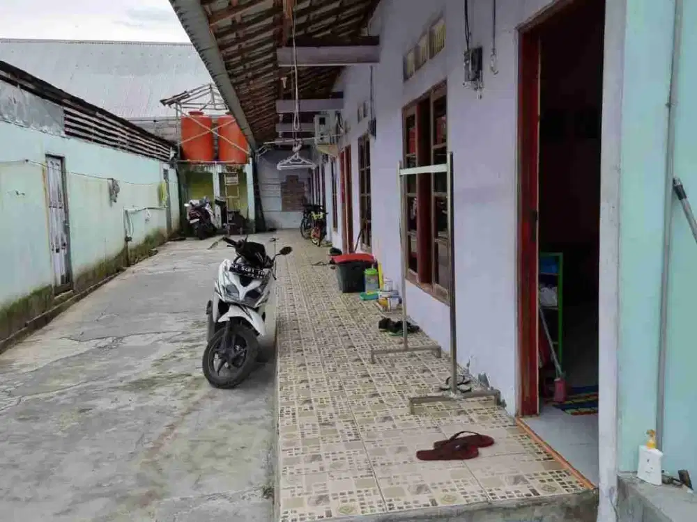 5 toko dan 5 barak Jl. badak induk (Ahmad Dody)