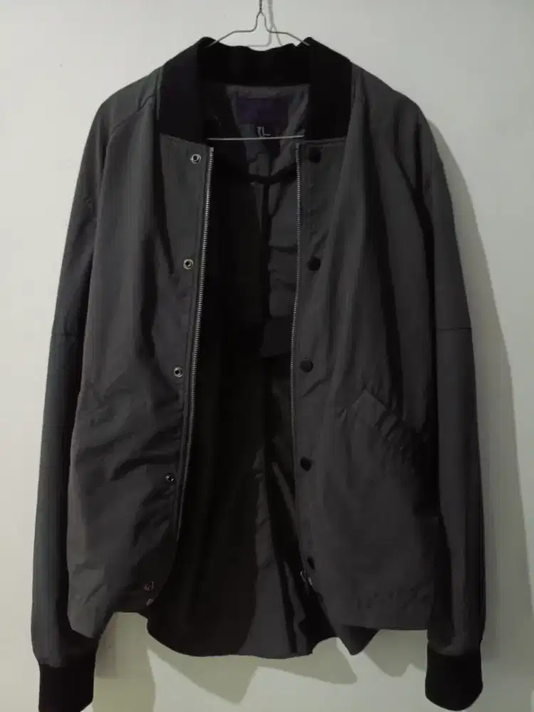 Jaket bomber parasut Sz M, H & M, warna abuabu gelap