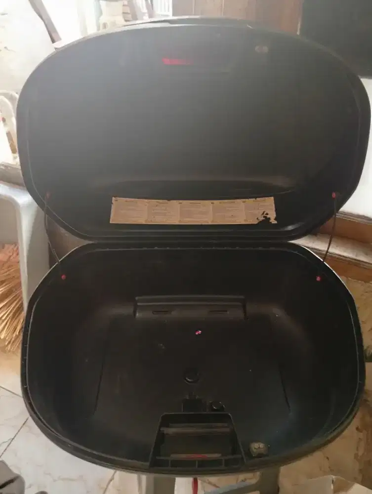 Box merek Giv untuk motor