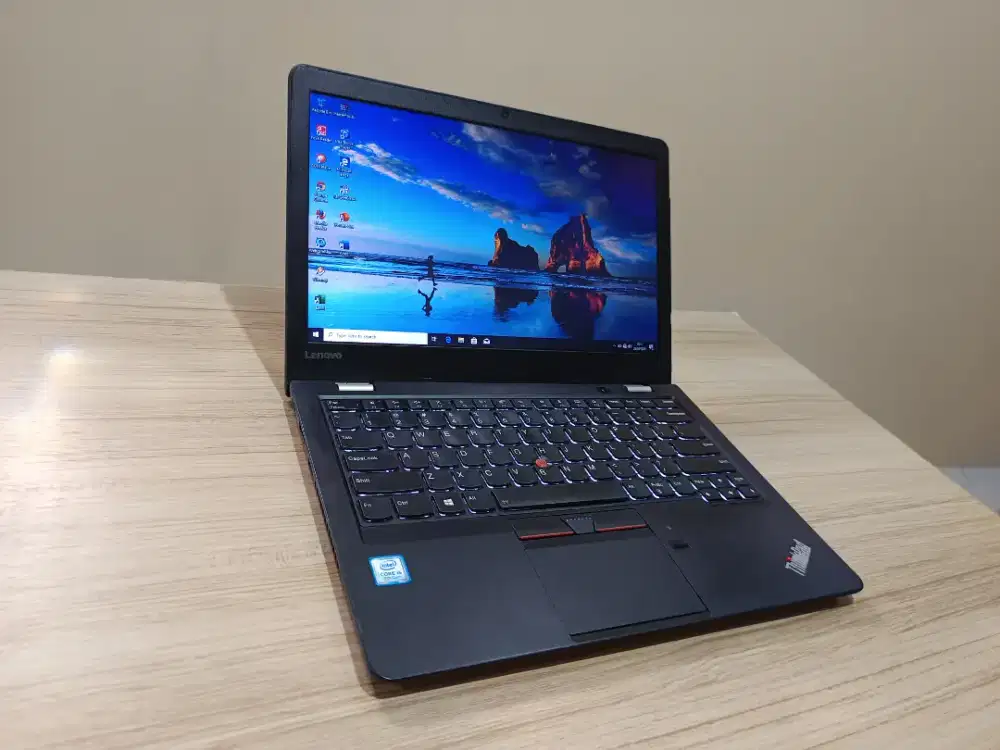 Thinkpad 13 core i5-7200U ram 8gb,ssd 256gb,keyboard nyala mantap