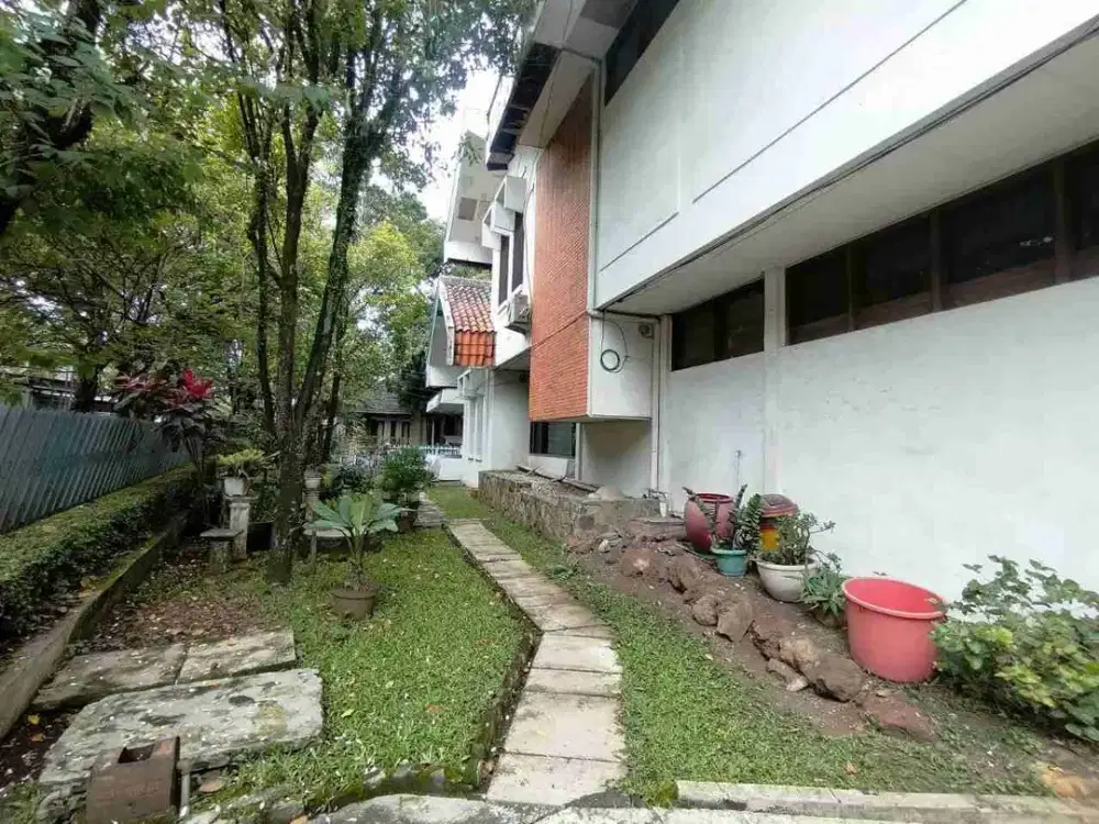 Rumah Klasik Hoek di Pusat Lifestyle Bandung (Sunda-Naripan)