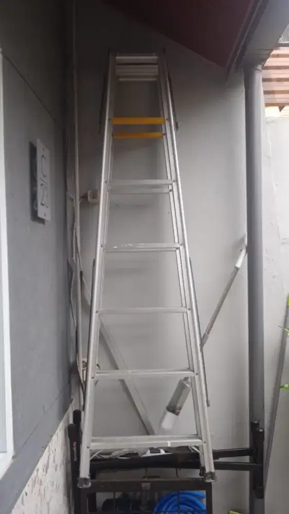 Tangga lipat alumunium