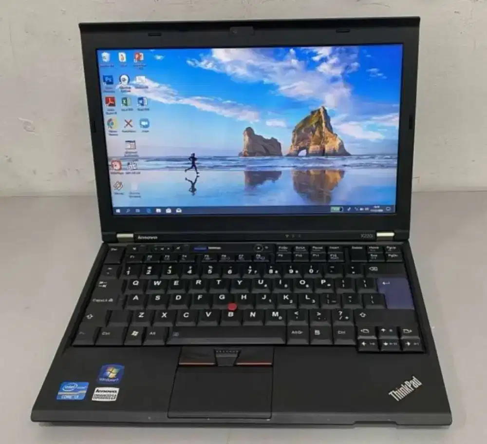 Dijual laptop Lenovo dan axio layar 12in core i5