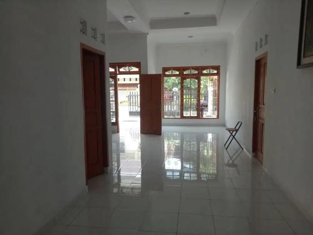 Rumah Luas Bisa Kantor, Lokasi Strategis di area Pasar Minggu, Dekat Stasiun KRL