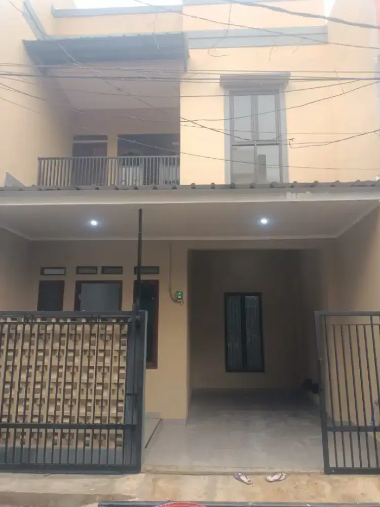Di jual rumah 3 lantai