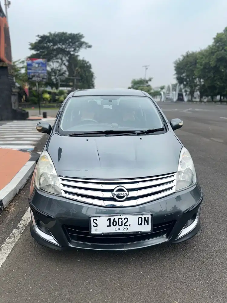 Nissan Grand livina 2012 XV Matic AT Facelift