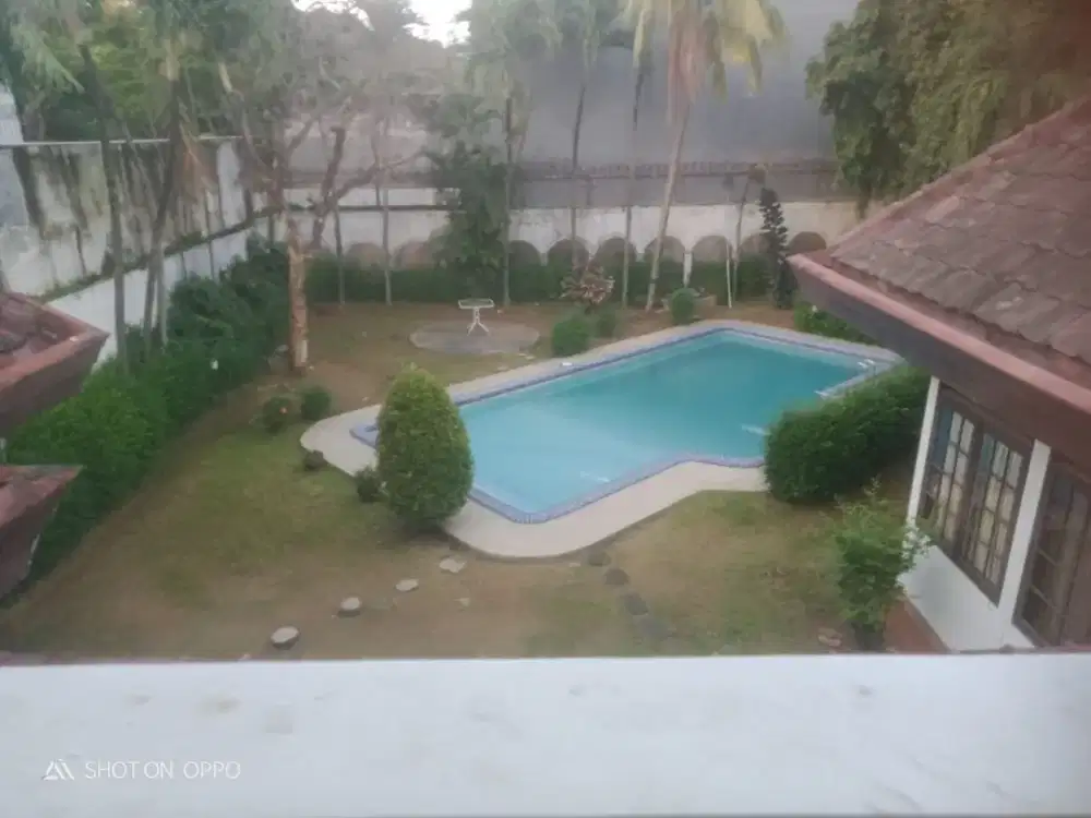 Rumah Luas 1000 meter, Ada Kolam Renang, Bisa Kantor, di area Bangka, Kemang