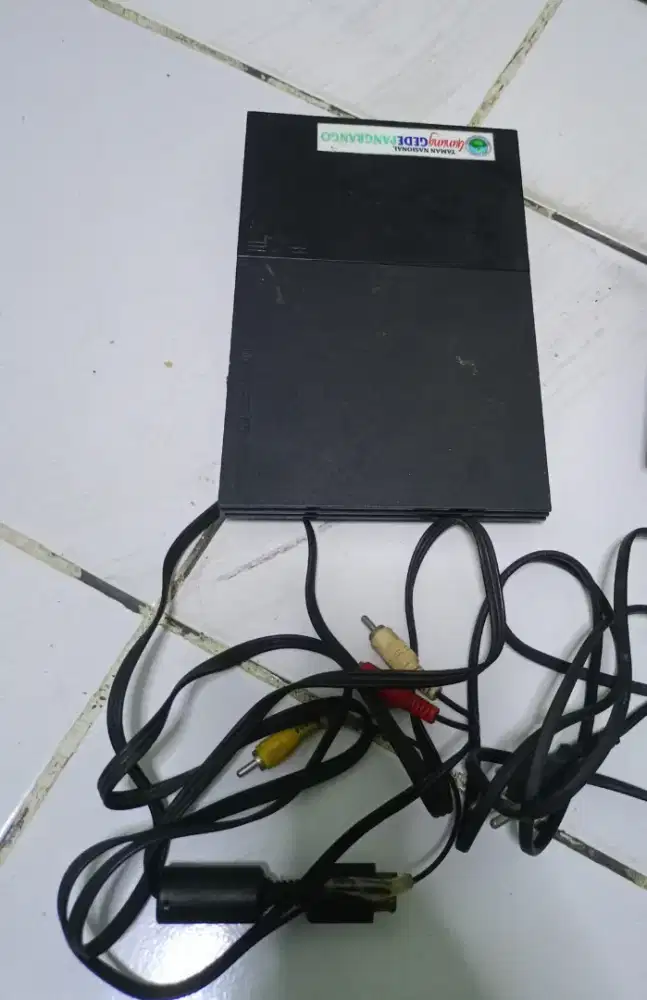 Ps 2 slim kondisi seperti di foto non hardis kondisi hidup