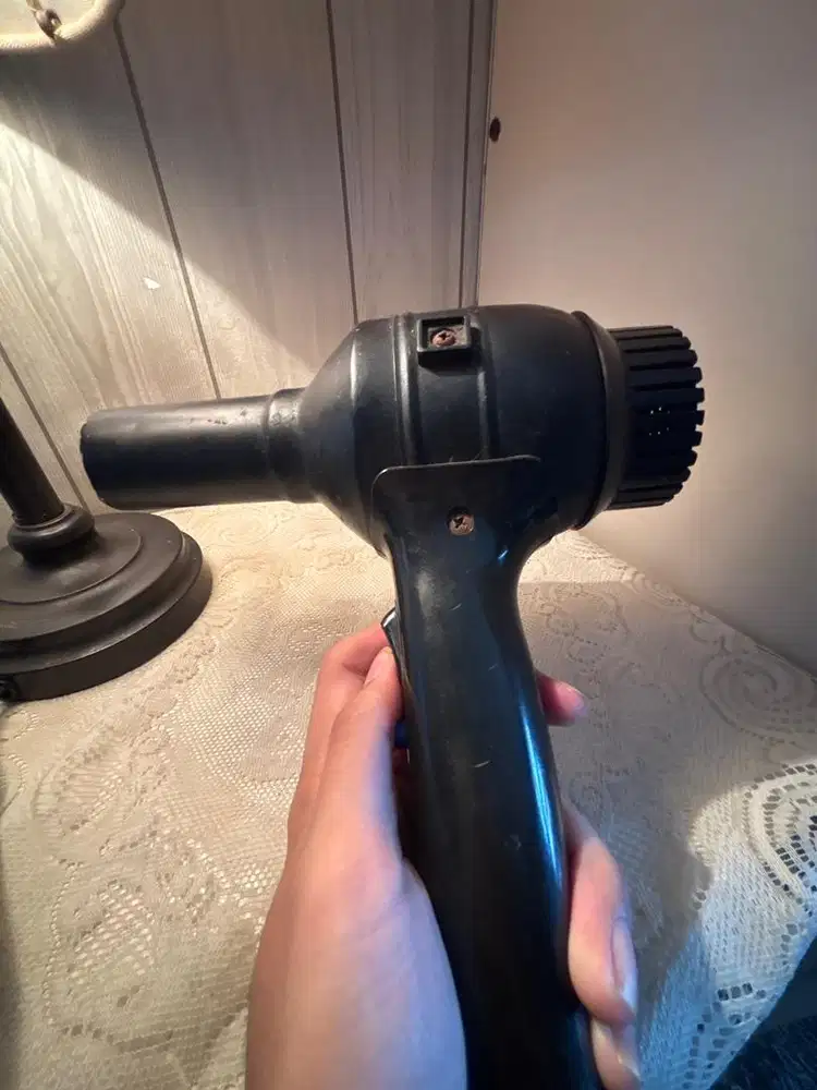 Hair Dryer Powerful – Angin Kencang, Cepat Kering, Siap Pakai!