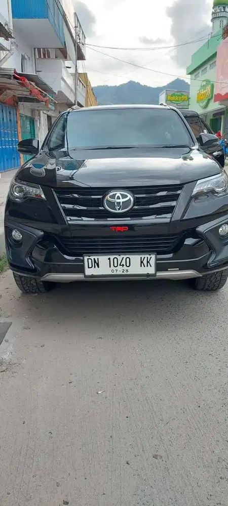 Di jual mobil fortuner 2018